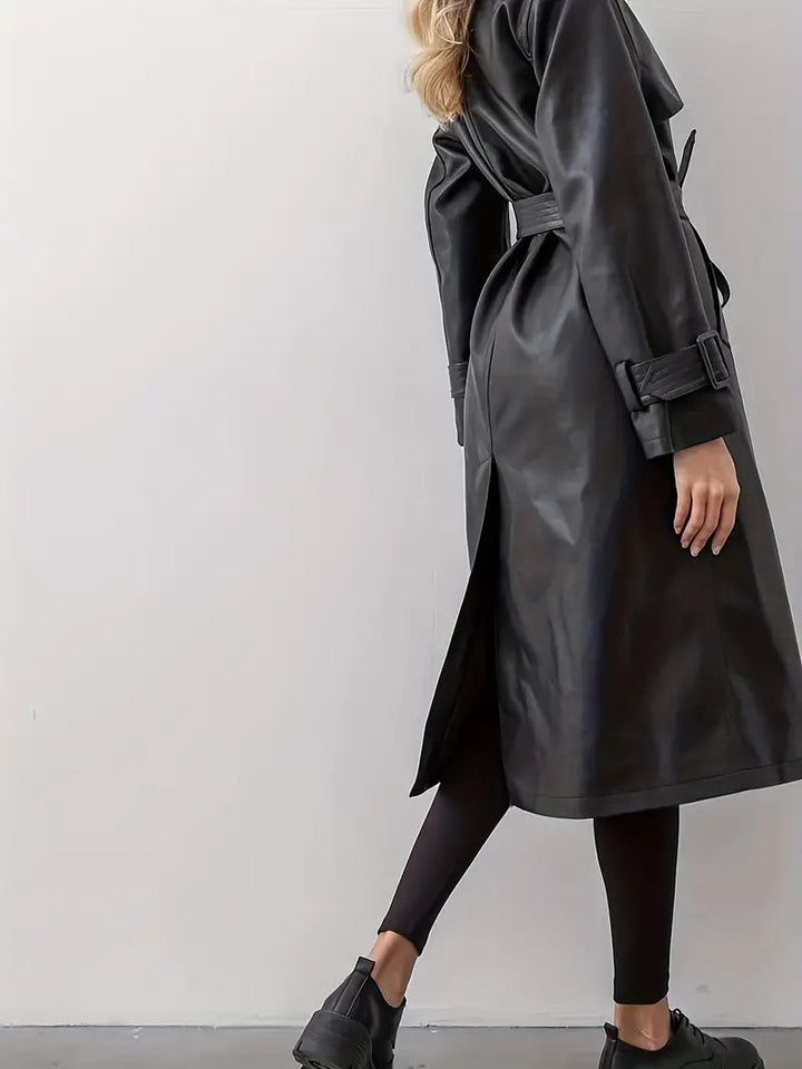 Karolin | Eleganter und markanter Trenchcoat aus Kunstleder