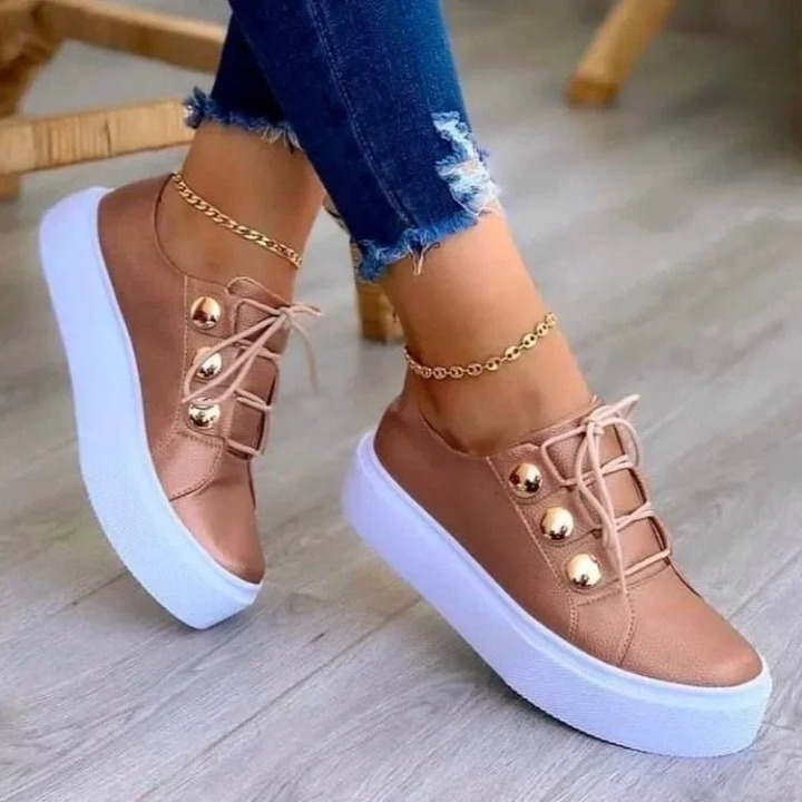 Maya | Stilvolle orthopädische Plateau-Sneaker mit Nieten