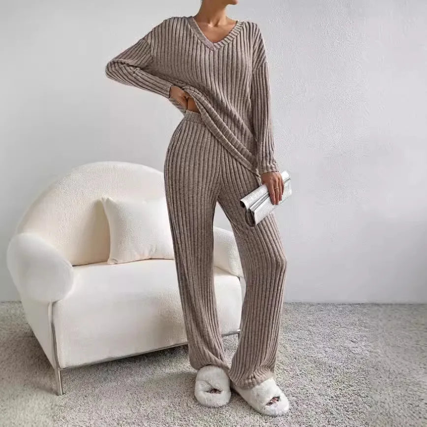 Freya | Completo due pezzi in maglia a coste con scollo a V, confortevole