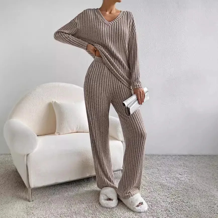 Freya | Completo due pezzi in maglia a coste con scollo a V, confortevole