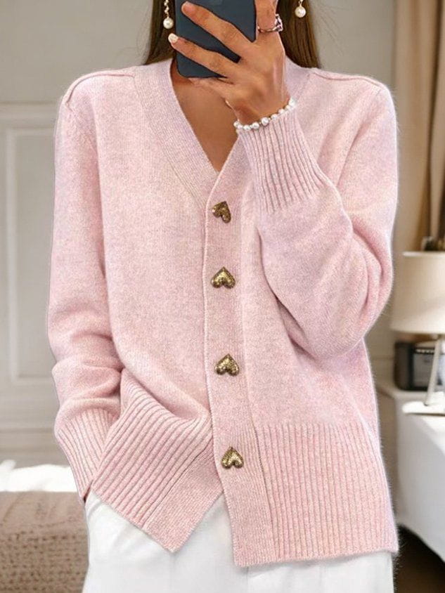 Isabella | Weicher und romantischer Strickcardigan mit Herzknöpfen