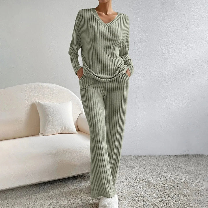 Freya | Completo due pezzi in maglia a coste con scollo a V, confortevole