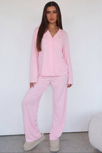 Ensemble pyjama à manches longues jambes larges stylé et confortable