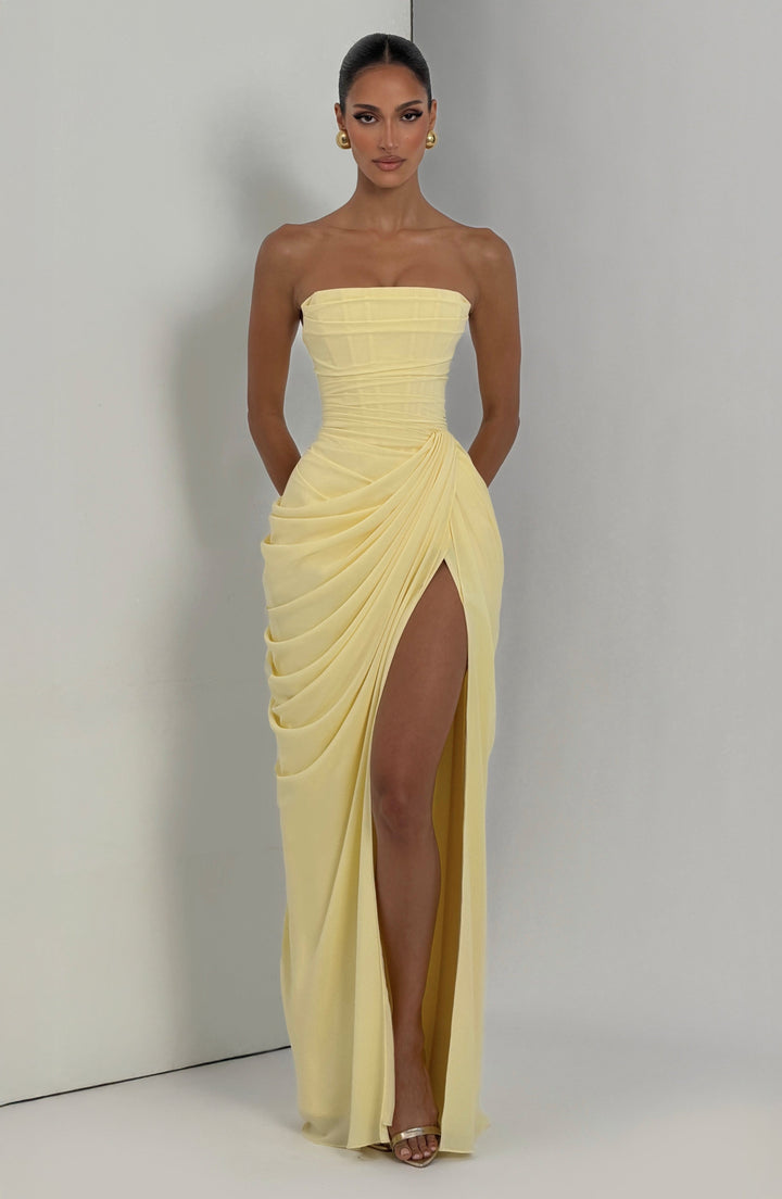 Mia | Elegant and strapless maxi dress 7