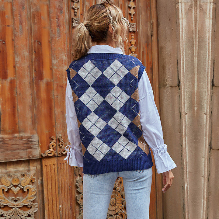 Women's vest with classic check pattern and modern V-neck Drune 4