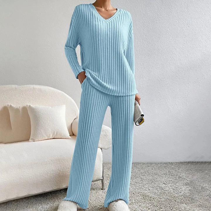 Freya | Completo due pezzi in maglia a coste con scollo a V, confortevole
