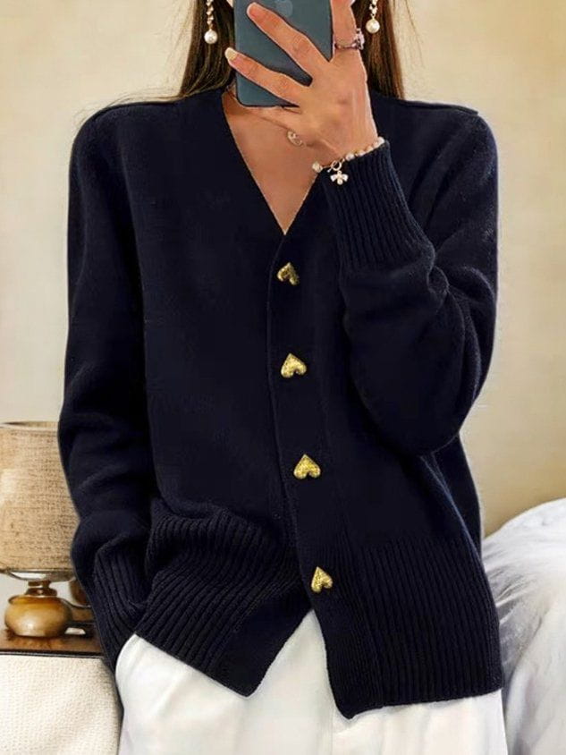 Isabella | Weicher und romantischer Strickcardigan mit Herzknöpfen
